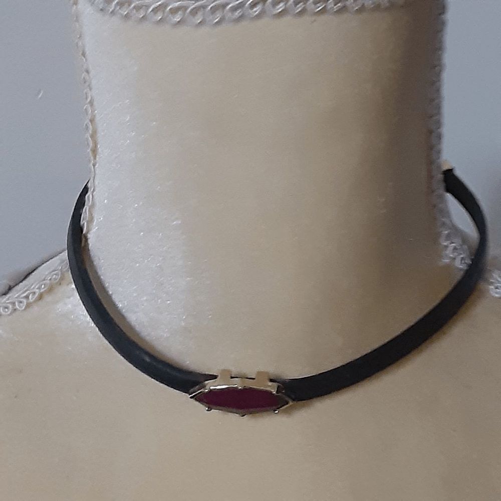 Jessica Simpson Black Choker Necklace 13 Red Pendant 20$